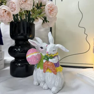 Handgefertigte Osterhasen-Resinfiguren mit Ei und Karotte für die Inneneinrichtung