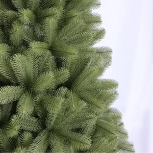 Sapin de Noël réaliste en PE à 5 branches avec des aiguilles vertes denses et naturelles