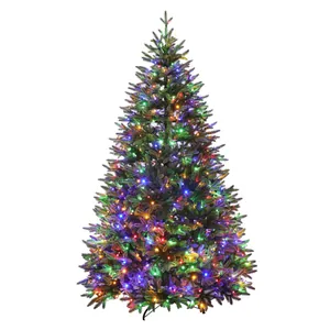 Albero di Natale artificiale in PE con luci LED colorate e base in metallo su sfondo bianco