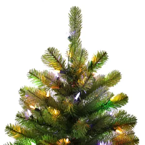 Dettaglio di fitti rami di albero di Natale in PE con luci LED bianche calde e fredde