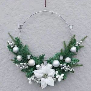 Silberner Weihnachtskranz aus Metall mit 5 Kerzenhaltern, Tannennadeln und Weihnachtsstern