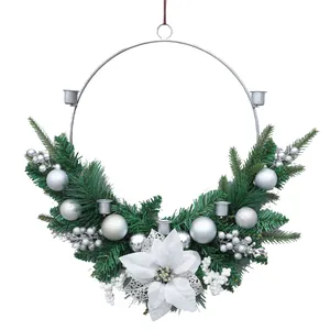 Silberner Weihnachts-Adventskranz-Kerzenhalter mit Tannenzapfen und weißen Beeren