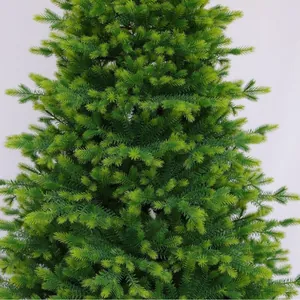 Üppiger hellgrüner PE-Weihnachtsbaum mit realistischen dichten Tannennadeln und konischer Form