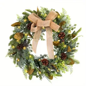 Rustikaler Weihnachtskranz mit Zapfen, Eukalyptus und warmen LED-Lichtern