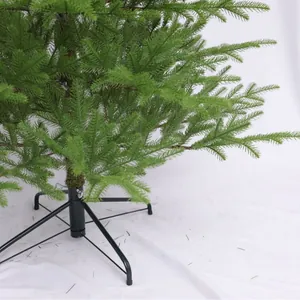 Árbol de Navidad de PE verde realista con base de soporte de metal negro estable
