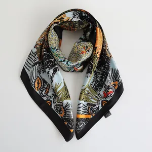 Elegante foulard quadrato 90cm effetto seta con stampe floreali in nero e verde
