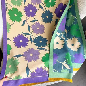 Écharpe florale artistique en imitation cachemire violette et verte à franges jaunes