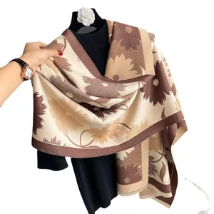 Écharpe châle à motif floral marron et beige en faux cachemire avec franges