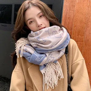 Écharpe d'hiver chaude en cachemire synthétique avec motifs de chats et franges pour femme.