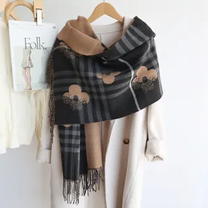 Elegant thick cashmere-like scarf with floral prints and fringe for autumn winter