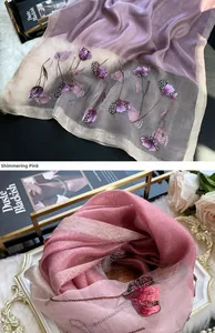 Vue détaillée d'une écharpe en soie avec broderie florale 3D rose vif et perles à la main