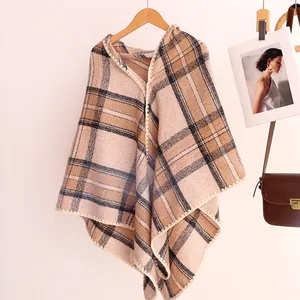 Scialle triangolare in finto cashmere a quadri beige e marrone per l'inverno donna