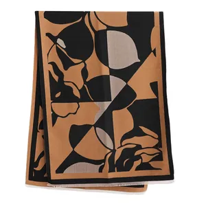 Moderne jacquard sjaal van kasjmier met bruin-grijze bloemmotieven en korte franjes