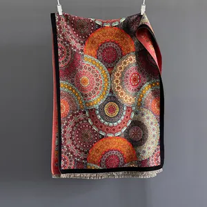 Boho-Kaschmir-Gefühl Schal mit bunten Mandala-Mustern und feinen Quasten-Details