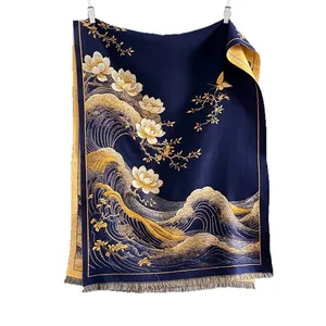 Sciarpa in cashmere blu scuro stile pittura a olio con motivi di loto dorati e frange