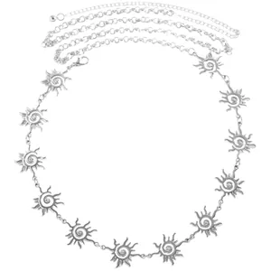 Dettaglio catena in vita vintage argento con spirale sole e strass
