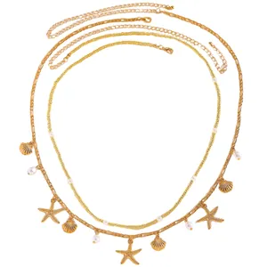 Detailansicht der mehrlagigen goldenen Taillenkette mit Seestern- und Muschelanhängern