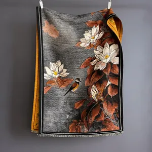 Sciarpa artistica jacquard con fiori di magnolia e uccelli, design reversibile con frange
