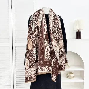 Dikke boheemse kasjmier sjaal met paisley-patroon en franjes in vintage koffie en beige