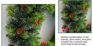 Makrodetail eines Weihnachtskranzes mit gefrosteten Kiefernnadeln, Zapfen und Beeren