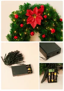 Detail der Weihnachtsgirlande mit roten Weihnachtssternen, LED-Lichtern und Batteriefach