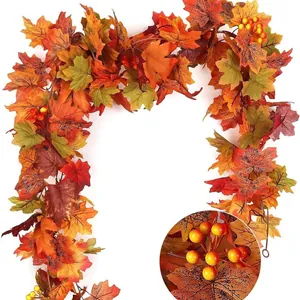 Künstliche Ahornblatt Girlande mit roten und gelben Beeren für herbstliche Dekoration