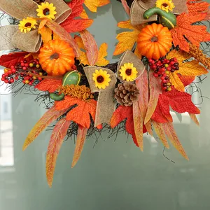 Corona de otoño con hojas de arce calabazas piñas y girasoles para decoración del hogar