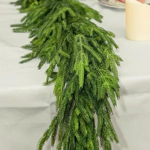Realistisches 6ft Norfolk Pine Weihnachtsgirlande für Innen- und Außen Dekorationen