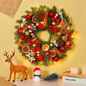 Ghirlanda di Natale Fioccata Con Luci a LED Pigne Fette d'Arancia Stecche di Cannella Decorazione Appendibile per Porta in Pini Artificiali