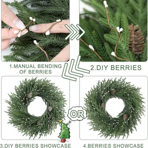 Couronne de Noël artificielle de 26 pouces avec pommes de pin et baies blanches