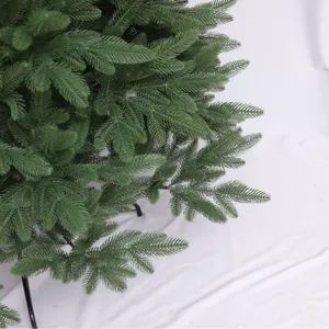 Green 5-prong artificial PE Christmas tree with a stable black metal cross stand