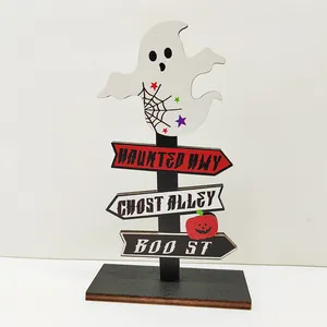 Décoration d'Halloween en bois avec fantôme, citrouille et panneaux Haunted Hwy