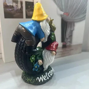 Funny resin garden gnome statues with tire and Welcome sign for outdoor decor
