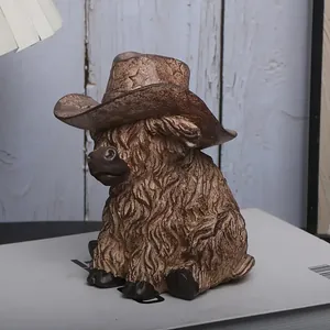 Statua di mucca Highland con cappello da cowboy in resina per decoro rustico da giardino