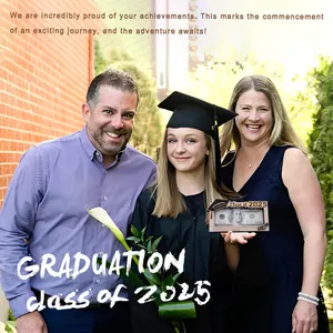 Class of 2025 wooden graduation money holder with engraved bachelor cap for gift cards