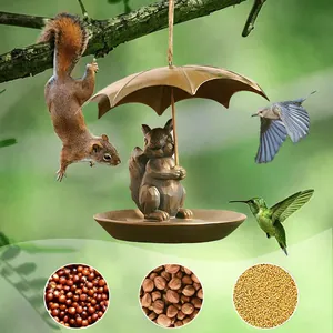 Mangiatoia per uccelli a forma di scoiattolo con ombrello e vassoio per giardino