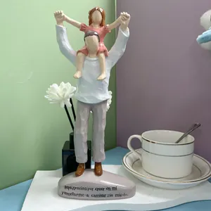 Detail of resin father and daughter figurine with Spanish inspirational quote on base