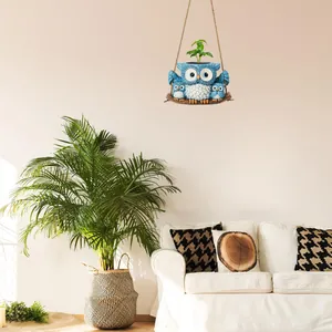 Tre vasi sospesi a forma di gufo blu con piante grasse, decorazione in resina