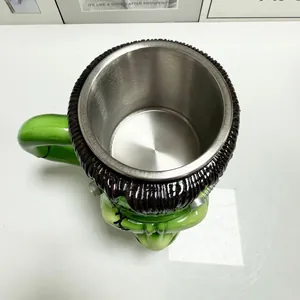 Frankenstein-Becher aus Keramik mit Edelstahleinsatz in der Draufsicht gezeigt