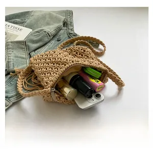 Innenansicht der Boho-Baumwolltasche mit Platz für Handy und Kosmetikartikel