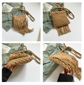 Details einer böhmischen gewebten Baumwolltasche mit Fransen und Umhängeriemen