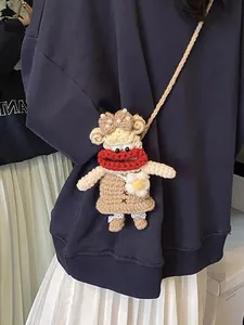 Sac bandoulière fait main au crochet avec poupée aux cheveux bouclés et lèvres rouges pour enfant
