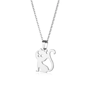 Collana con ciondolo a forma di gatto traforato in acciaio inossidabile lucido