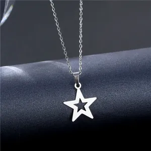 Minimale Edelstahl-Halskette mit Sternanhänger und poliertem Cutout-Design für Damen