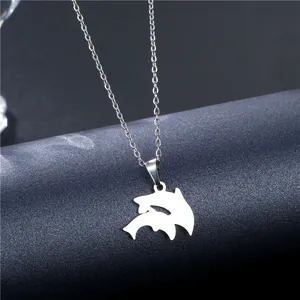 Minimalistische Halskette mit Delphin-Anhänger in Silber mit eleganter O-Kette