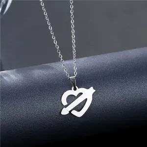 Minimalistische silberne Herz-Pfeil-Halskette mit feiner Gliederkette für Damen