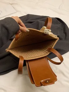 Grand sac à bandoulière en coton tissé avec bordure en cuir et dentelle pour les vacances
