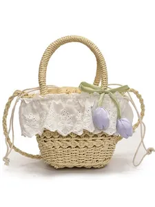 Sac à main en paille avec dentelle, pendentif tulipe et cordon pour la plage