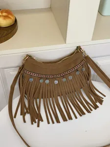 Sac bandoulière en daim marron bohème avec tissage ethnique et pampilles dorées