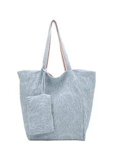 Bolso tote azul claro con flores de jacquard, estuche a juego y asa de hombro tejida